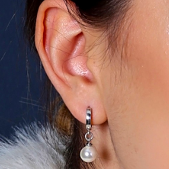 🔥 Price Dropped! ✨ Pearl Dangle Earrings | 925 Sterling Silver ✨ - Picture 3 of 5